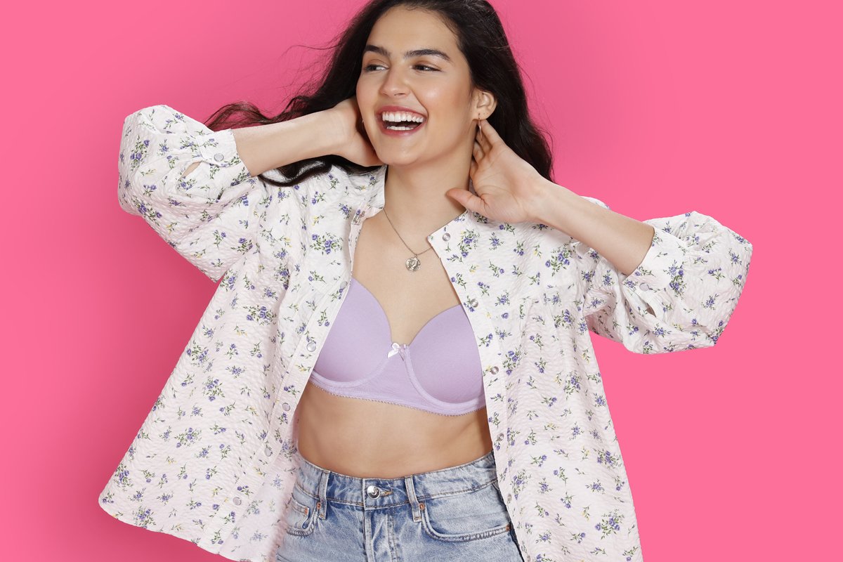 How to correctly put on your bra  Feel good, Inspirational women